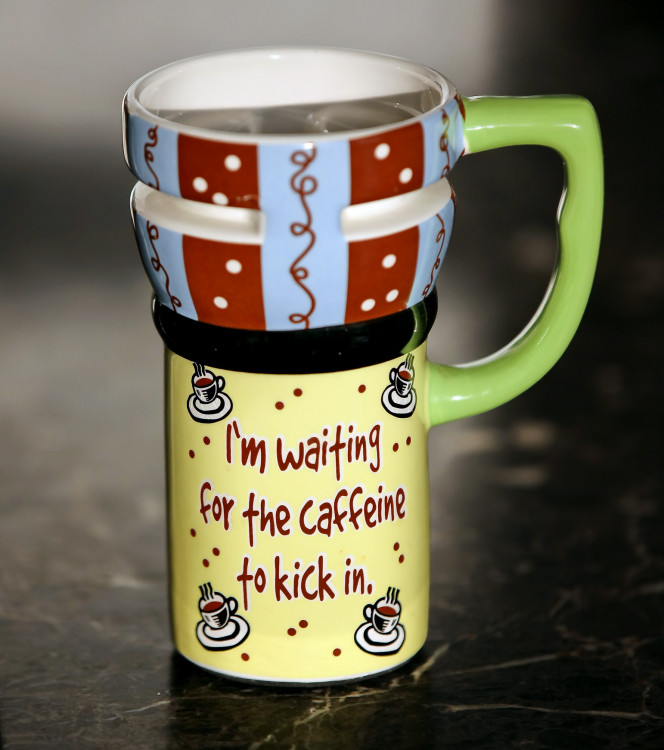 Коллекционная чашка «I'm waiting for the caffeine» Необычный оригинальный сувенир, прекрасный подарок мужу мужчине руководителю программисту айтишнику: коллекционная чашка из США. Купите этот полезный и нужный сувенир любителю кофе в Торгарий Молл